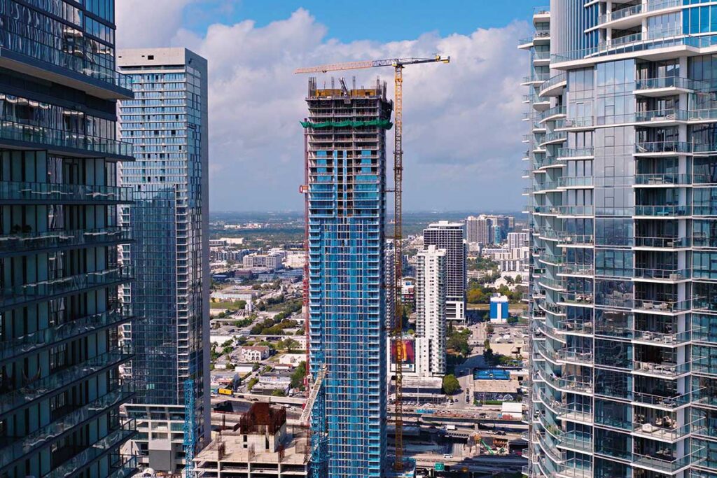 liebherr-miami-e11even-club-470ecb-01-300dpi